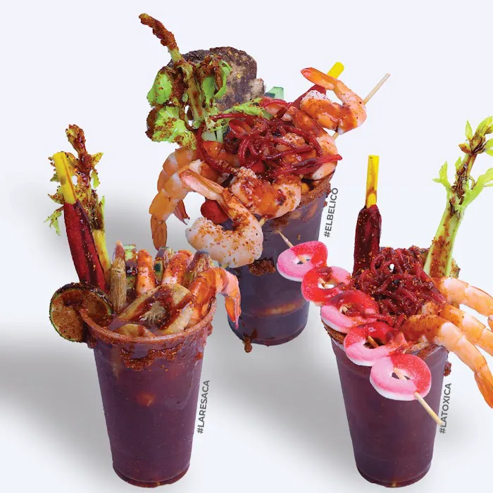 La cruda mariscos y clamat. Picture 7