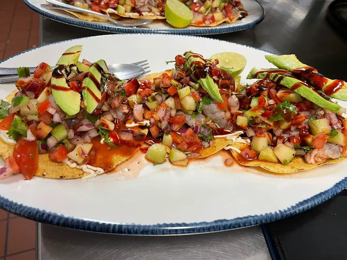 La cruda mariscos y clamat. Picture 9