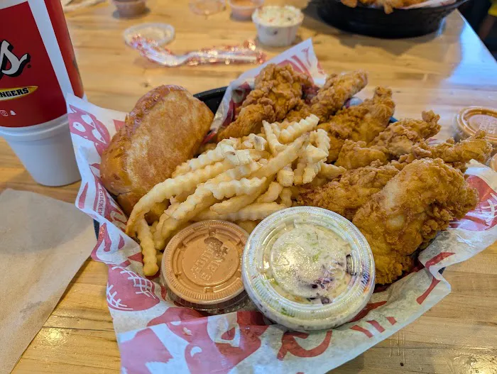 Raising Cane's Chicken Fingers Picture 5