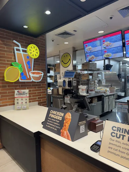 Raising Cane's Chicken Fingers Picture 6