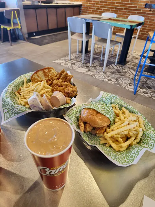 Raising Cane's Chicken Fingers Picture 3