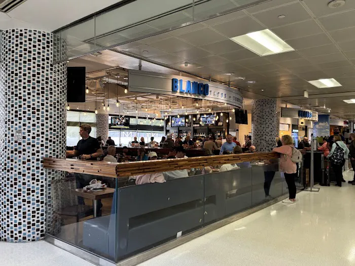 Blanco Tacos and Tequilas Picture 3