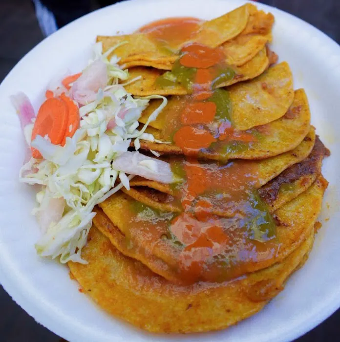 La Salsa Tacos de Canasta Picture 4