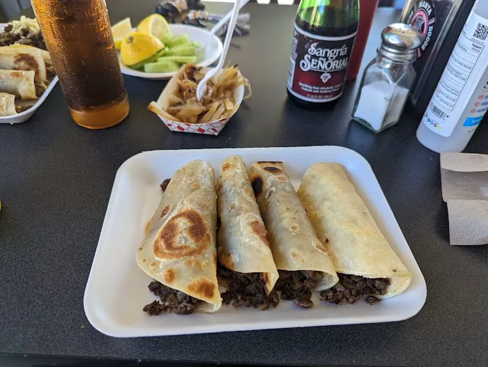 Taquería El Compadre (LA CARRETA) Picture 7