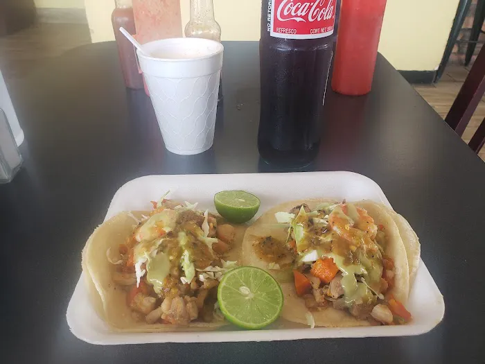 Taquería El Compadre (LA CARRETA) Picture 9