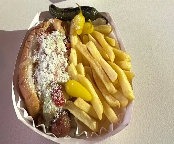Los Kikirys Hot Dogs Picture 7
