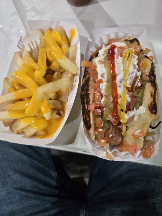 Los Kikirys Hot Dogs Picture 3