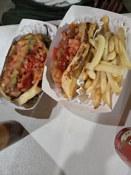 Los Kikirys Hot Dogs Picture 6