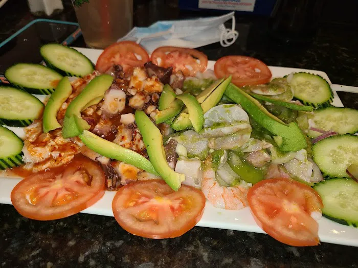 Mariscos El Cochorit Picture 6