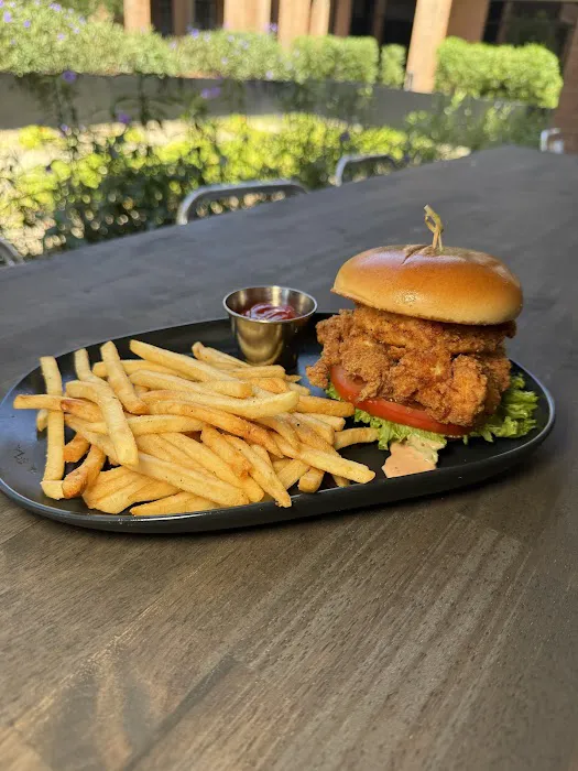 Flavor Eatery and Lounge Picture 7