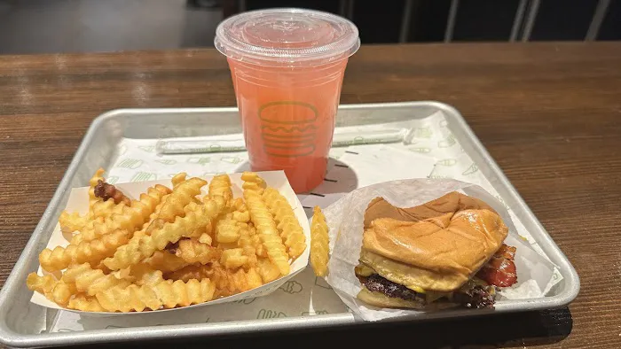 Shake Shack Uptown Plaza - Camelback & Central Picture 9