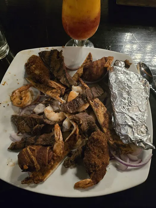 Los Pinos Surf and Turf Picture 3