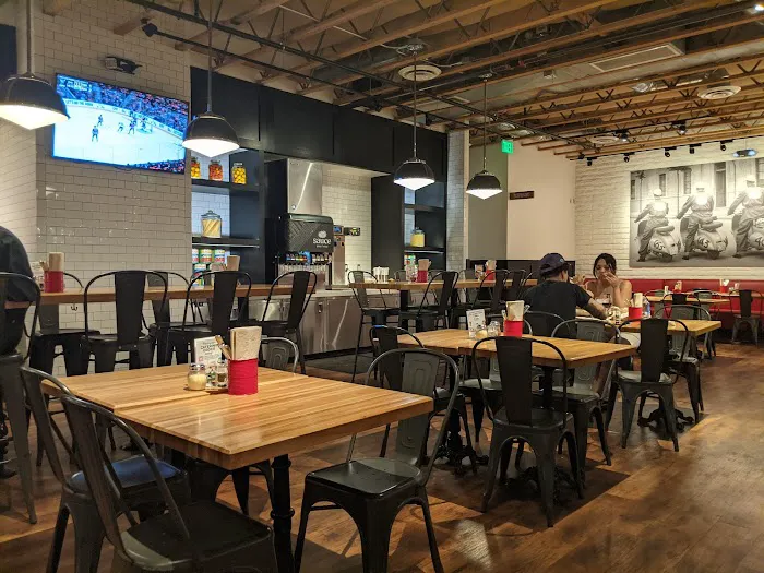 Sauce Pizza & Wine Picture 7