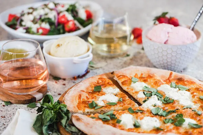 Sauce Pizza & Wine Picture 2