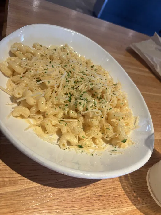 Sauce Pizza & Wine Picture 10