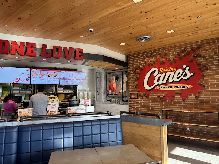Raising Cane's Chicken Fingers Picture 6