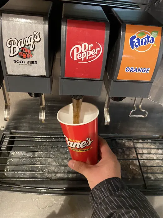 Raising Cane's Chicken Fingers Picture 7