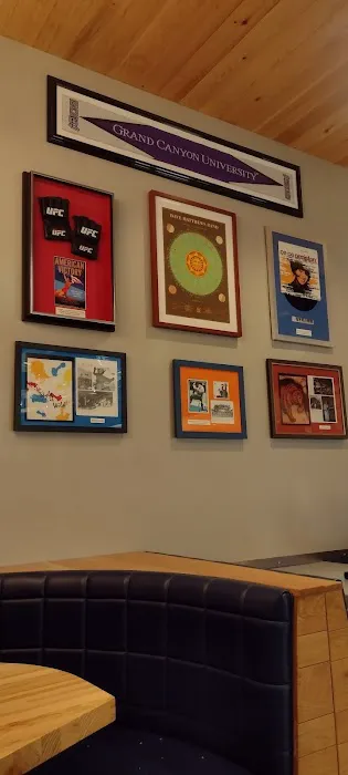 Raising Cane's Chicken Fingers Picture 2