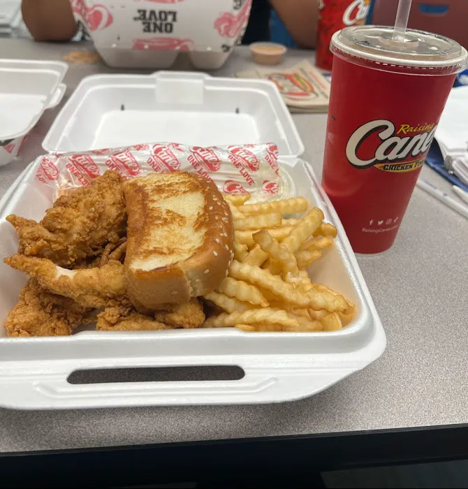Raising Cane's Chicken Fingers Picture 3