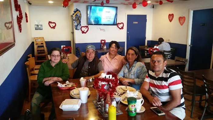 Pupusas Doña Mary Picture 8