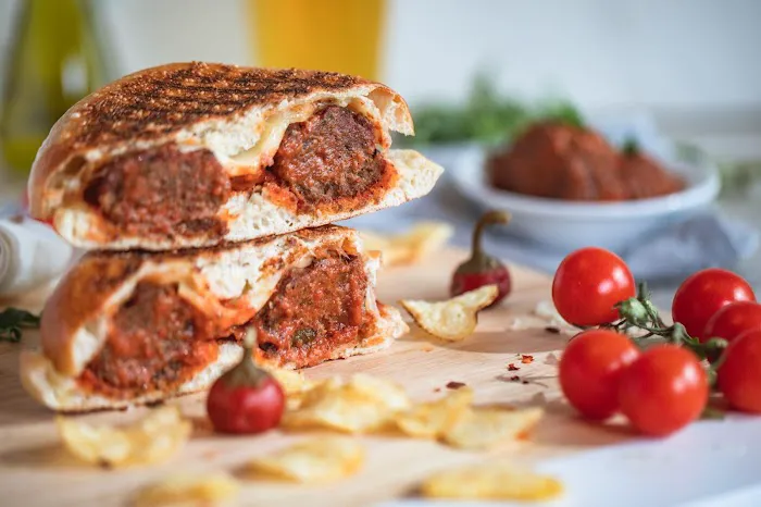 Sauce Pizza & Wine Picture 7