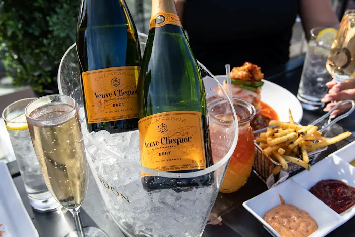 One One Bar Picture 7