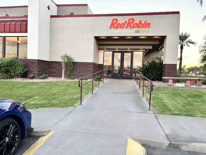 Red Robin Gourmet Burgers and Brews Picture 9