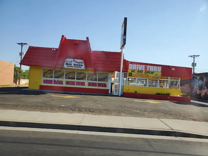 La Pasadita Hot Dogs Picture 1