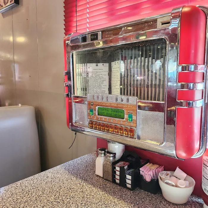 5 & Diner Picture 7
