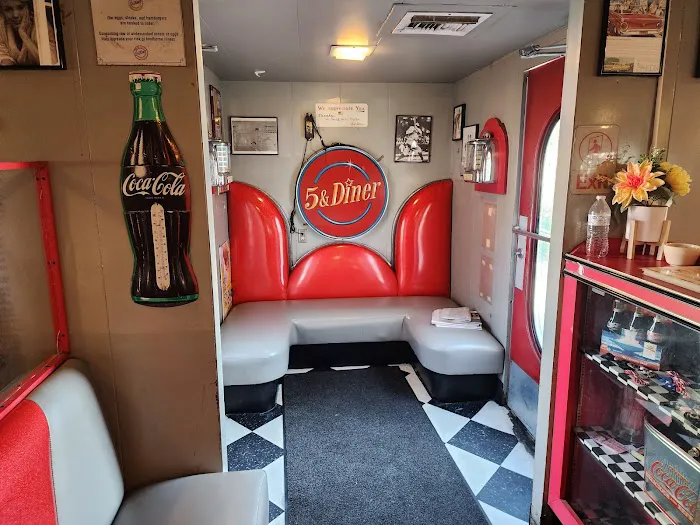 5 & Diner Picture 9