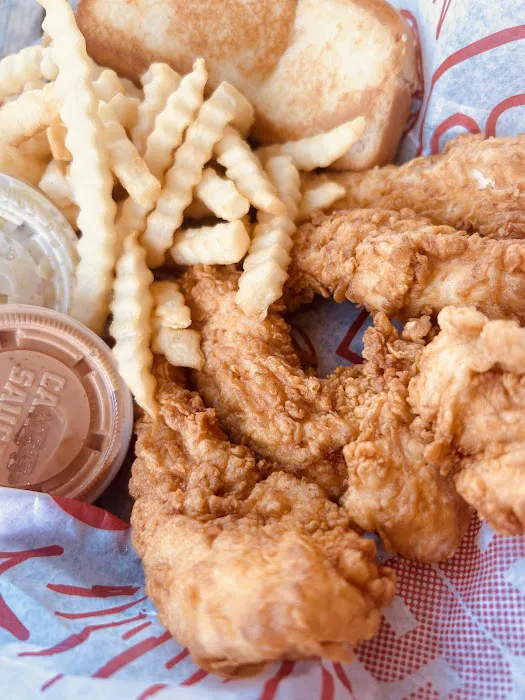 Raising Cane's Chicken Fingers Picture 3