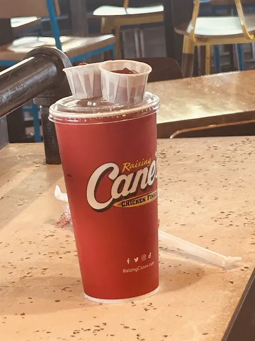 Raising Cane's Chicken Fingers Picture 6