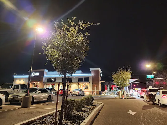 Raising Cane's Chicken Fingers Picture 5