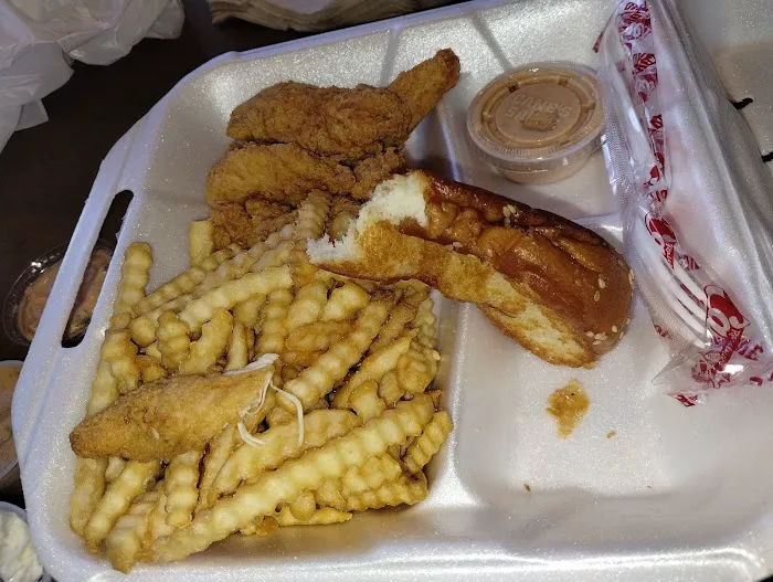 Raising Cane's Chicken Fingers Picture 6