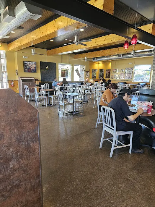 Raising Cane's Chicken Fingers Picture 4