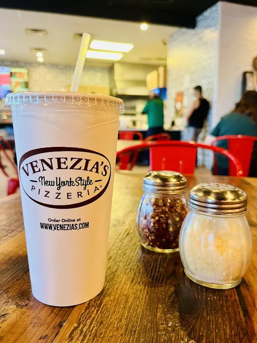 Venezia's Pizza Picture 1