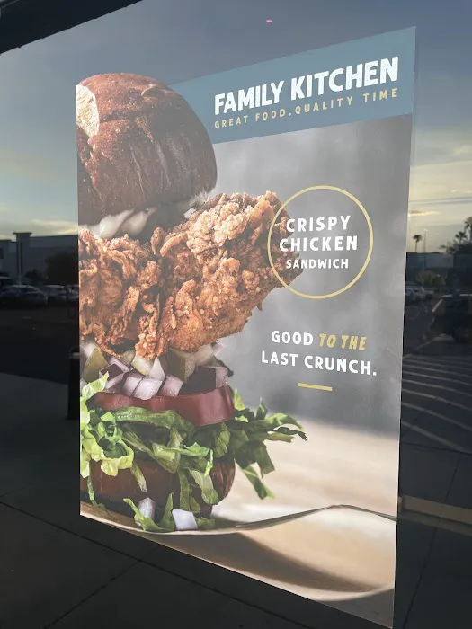 Family Kitchen Picture 6