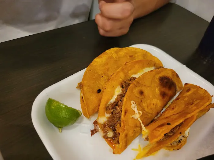 UNOS TACOS Y BIRRIA Picture 9