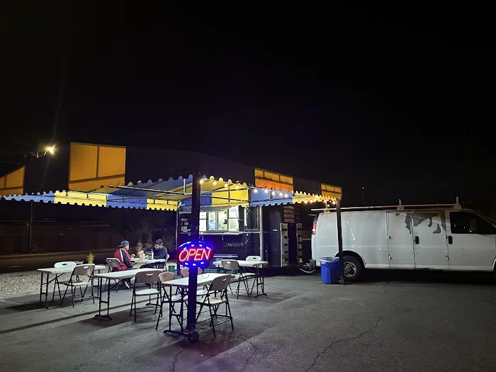 ĹA CARRETA DE LUPE MEXICAN FOOD Picture 1