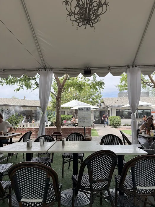 Luci's at the Orchard Picture 4