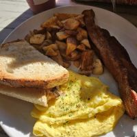 Luci's at the Orchard ico