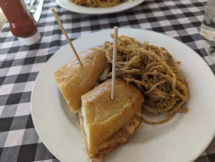 Wally's American Pub N Grill Picture 1