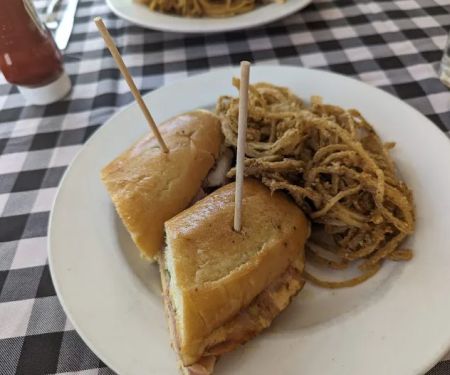 Wally's American Pub N Grill