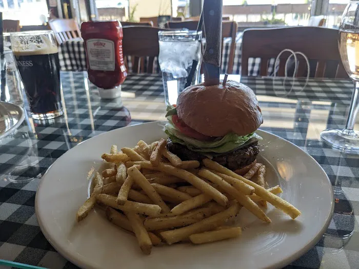 Wally's American Pub N Grill Picture 10