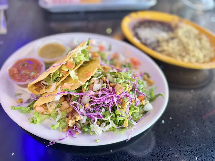 Maskadores Taco Shop and Bar Picture 3