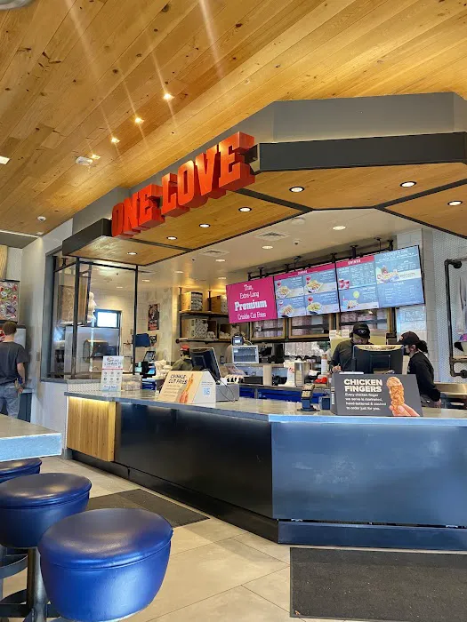 Raising Canes Picture 9