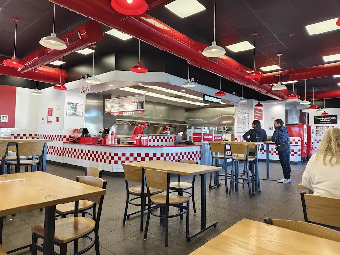 Five Guys Picture 3