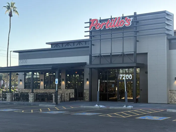 Portillos Hot Dogs Picture 1