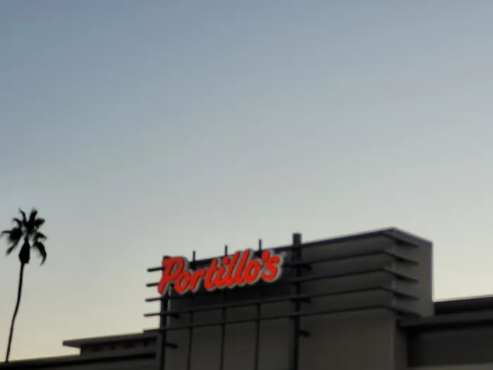 Portillos Hot Dogs Picture 2