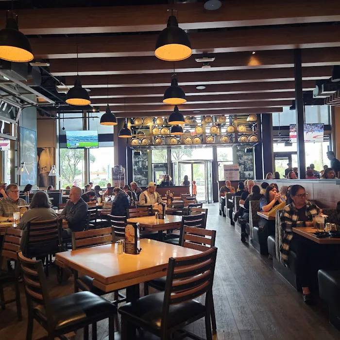 BJ's Restaurant & Brewhouse Picture 4